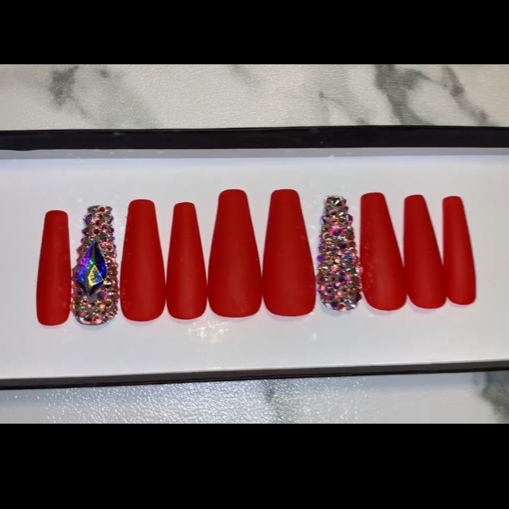 Press on nails